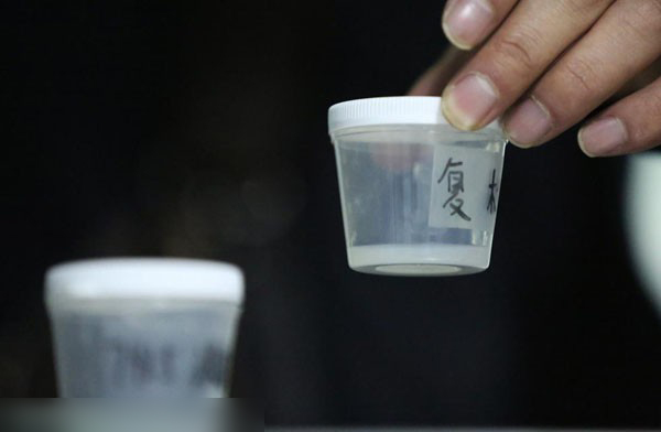 直播自己捐精过程，护士献身帮忙采精