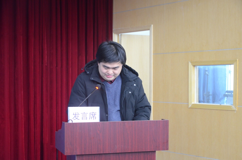 工会办主任李中正宣读《南阳市中医院职工代表提案》