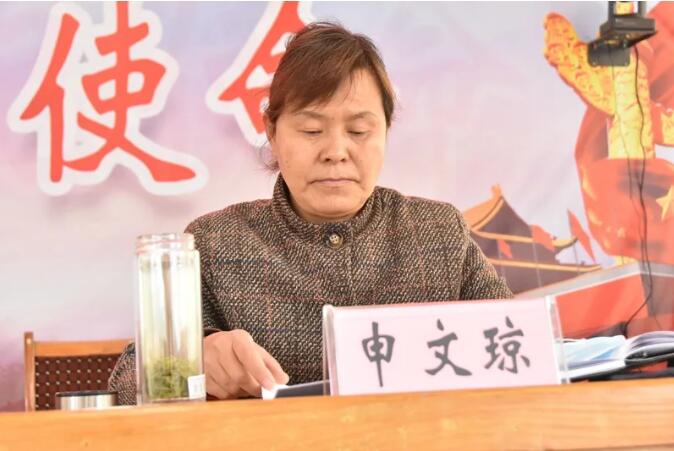 县政府副县长马静,县政策研究中心副主任刘翀,县妇联主席申文琼,卫健