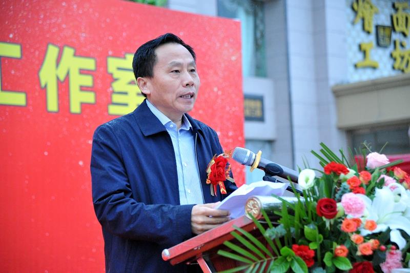 南阳市中医药发展局党组书记,局长刘玉斌致辞(摄影:张庆军)