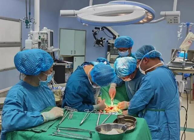 南阳医专一附院多学科团队成功拯救7kg先天性胆总管囊肿患儿