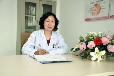 梁英兰 知名妇产科专家