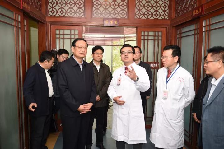 王国强：做大做强中医药产业，让中医药惠及更多群众