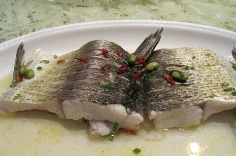 美媒：研究称摄入大量多脂鱼类对孕妇有益