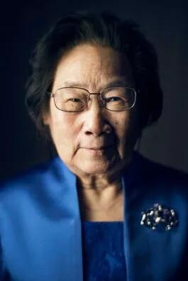 中医人屠呦呦被授予“共和国...