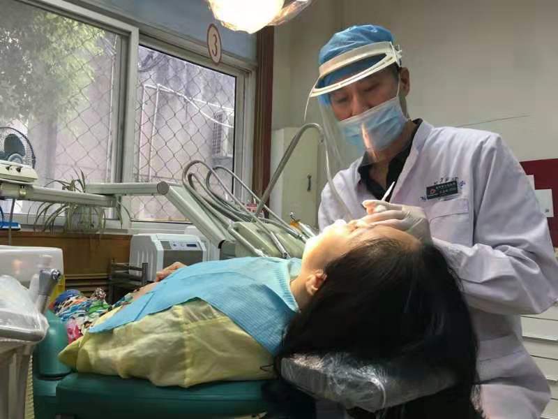 年纪轻轻牙齿松动“下岗”或是糖尿病惹的祸
