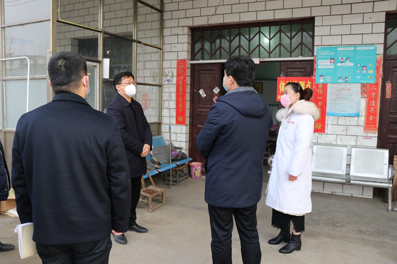 方城:副县长李荣胜深入部分乡村督查防控工作