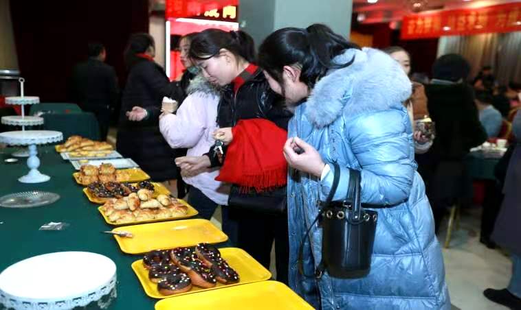 河南成向公司10周年庆典暨成视康商学院成立大会在南阳隆重举行