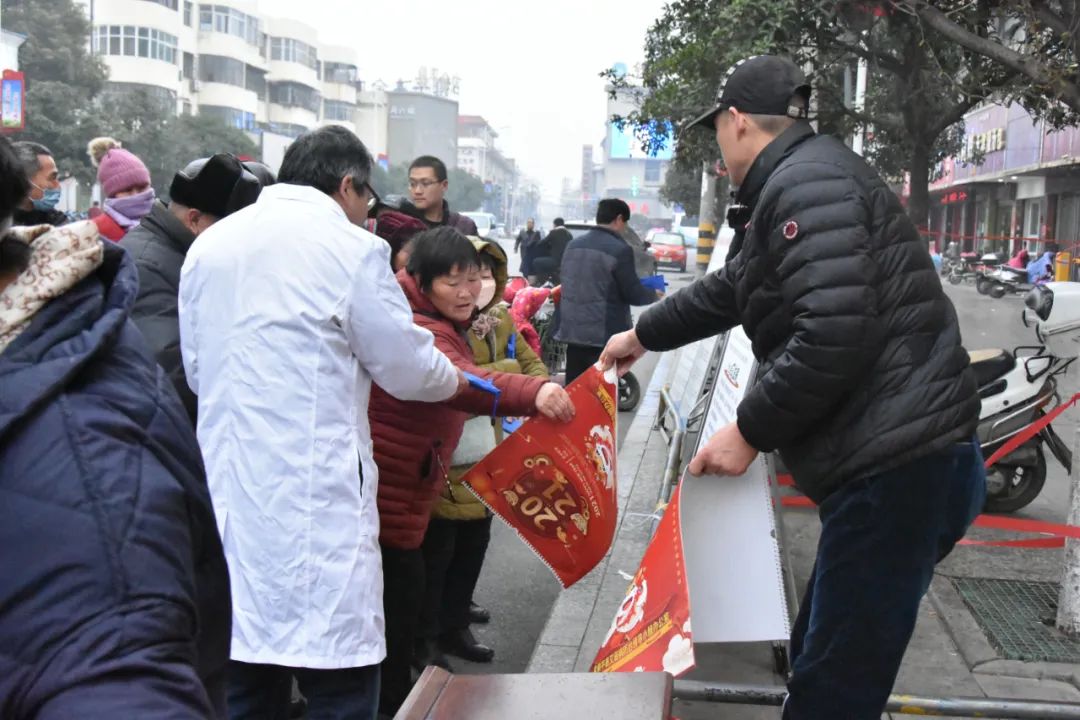 乱云低薄暮，急雪舞回风——镇平县开展世界艾滋病日主题宣传活动
