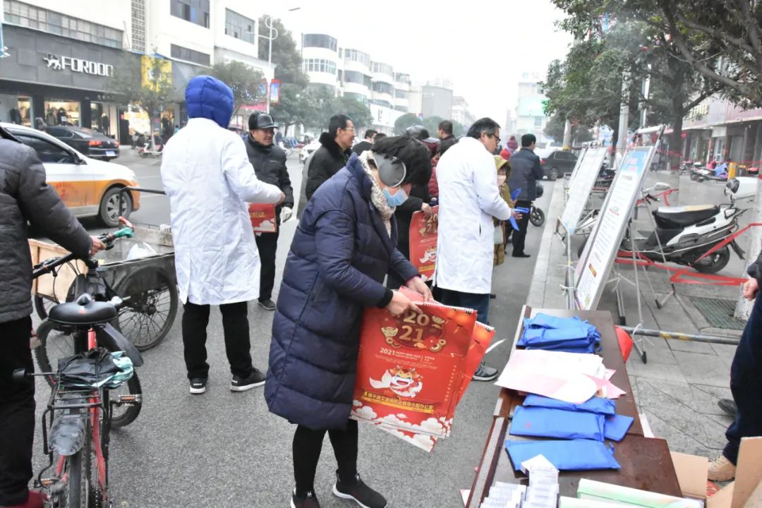 乱云低薄暮，急雪舞回风——镇平县开展世界艾滋病日主题宣传活动
