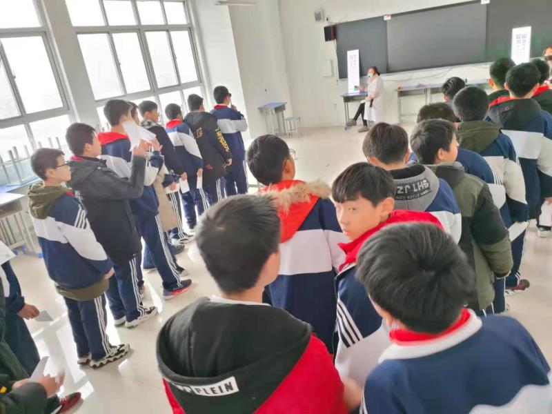 南阳市第六完全学校开展视力普查