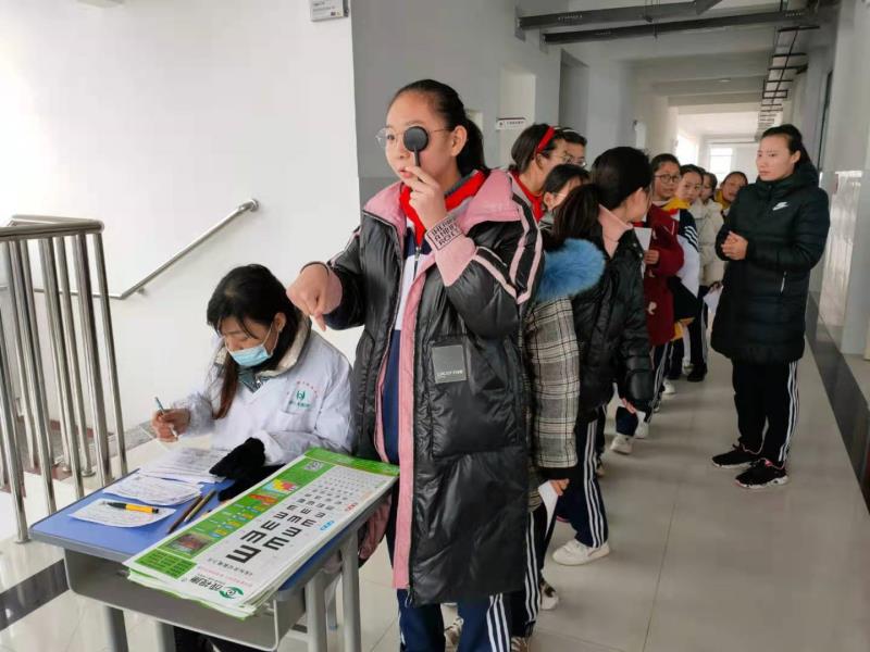 南阳市第六完全学校开展视力普查