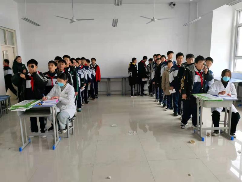 南阳市第六完全学校开展视力普查