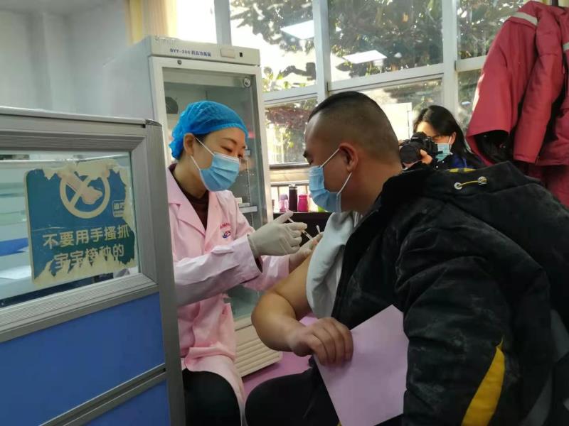 方城：首批新冠疫苗开始免费接种