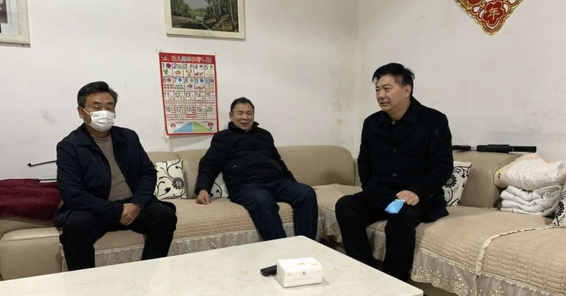 春节慰问送温暖 党政关爱进万家——镇平县卫健委开展迎新春慰问老干部活动