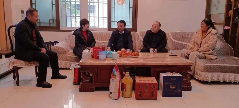 春节慰问送温暖 党政关爱进万家——镇平县卫健委开展迎新春慰问老干部活动