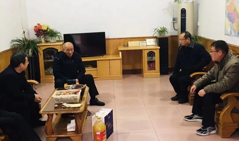 春节慰问送温暖 党政关爱进万家——镇平县卫健委开展迎新春慰问老干部活动