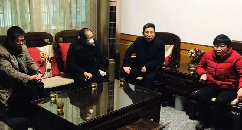 春节慰问送温暖 党政关爱进万家——镇平县卫健委开展迎新春慰问老干部活动