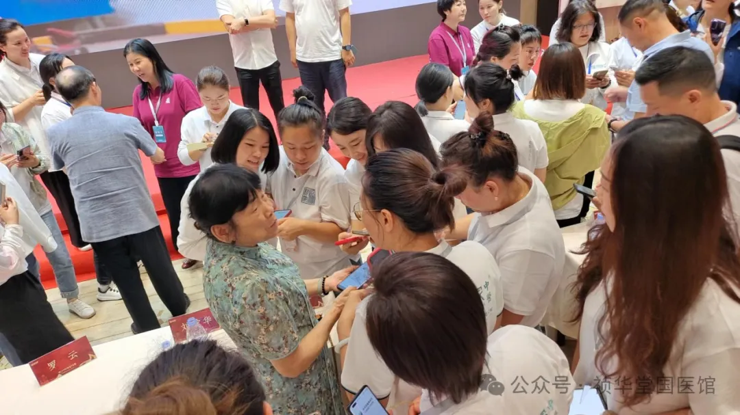 南阳祯华堂樊成华教授在湖北蕲春疑难病成立大会上成热点