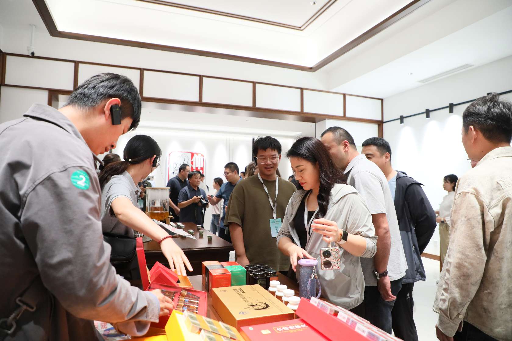 仲景之光 “新”耀世界丨仲景宛西制药用新质生产力“熬”出中药新未来