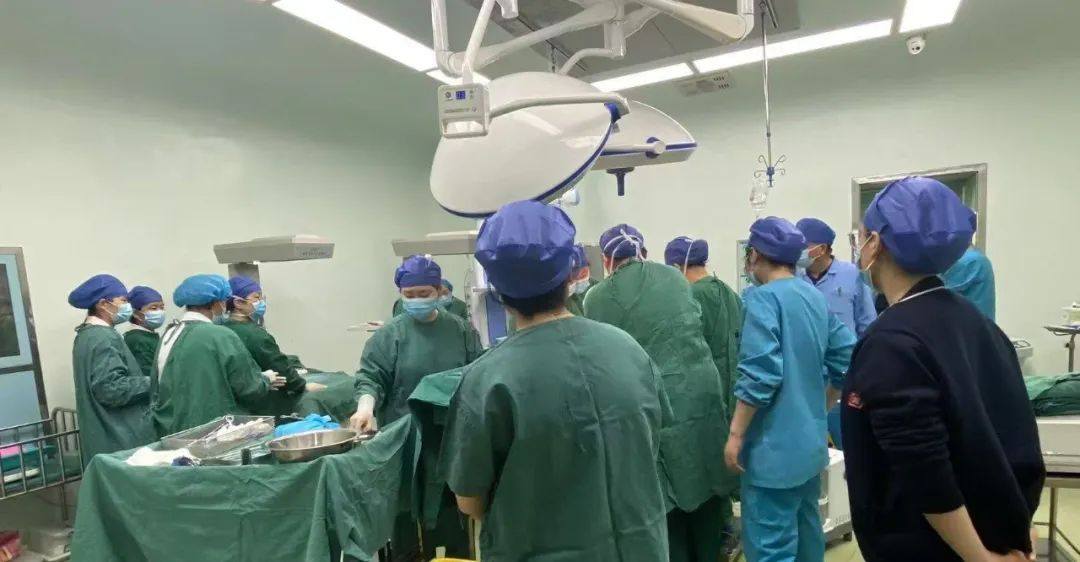 危重孕产妇救治 母女三人平安