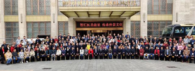 第一届全国中医妇科疑难病学术峰会在南阳成功举办三百余名专家来宛参加