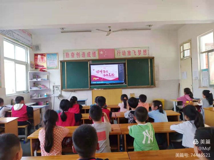南阳市42小学组织学生观看爱国主义教育影片