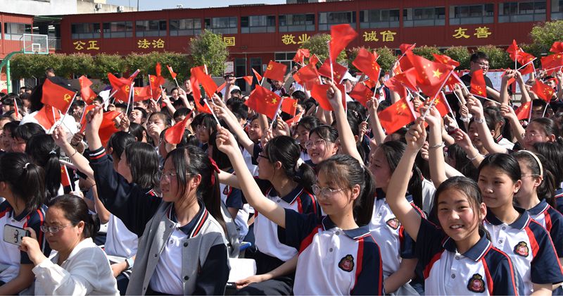 南阳市示范区博雅学校举行红歌歌咏比赛