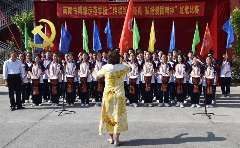 南阳市示范区博雅学校举行红歌歌咏比赛