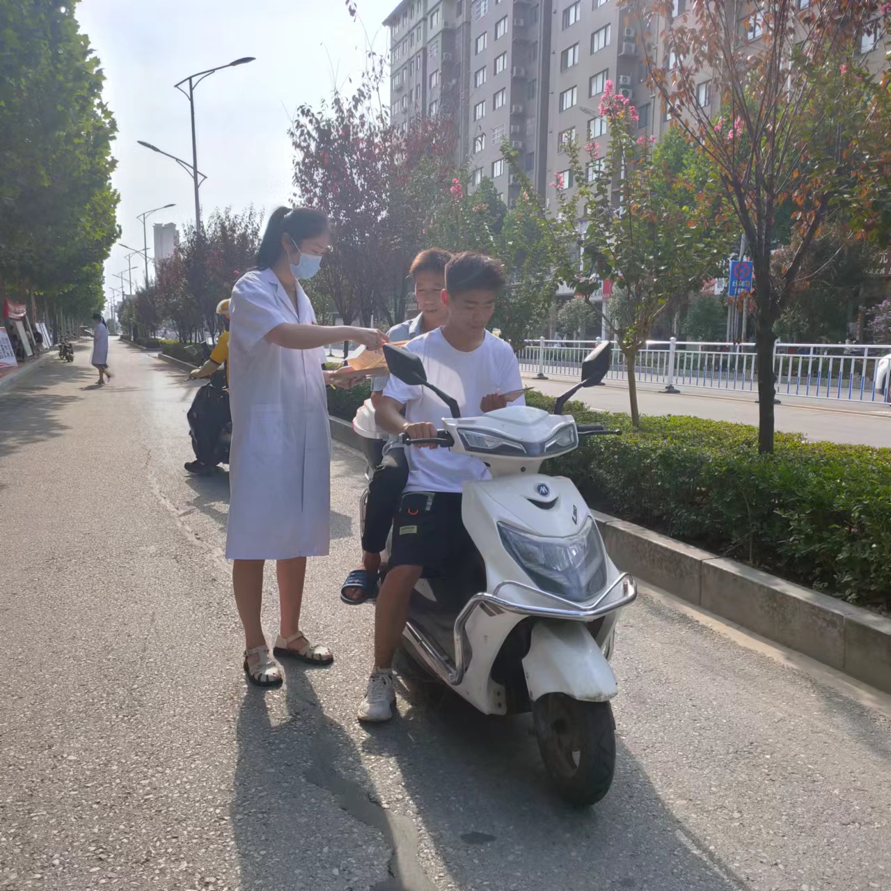方城组织系列活动——隆重庆祝第五个医师节