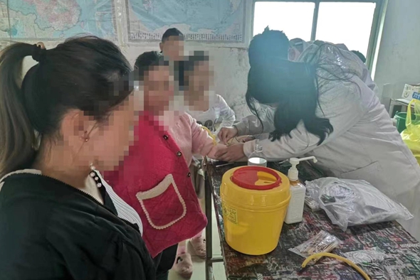 镇平县开展外来务工人员HIV检测及防艾知识宣传活动