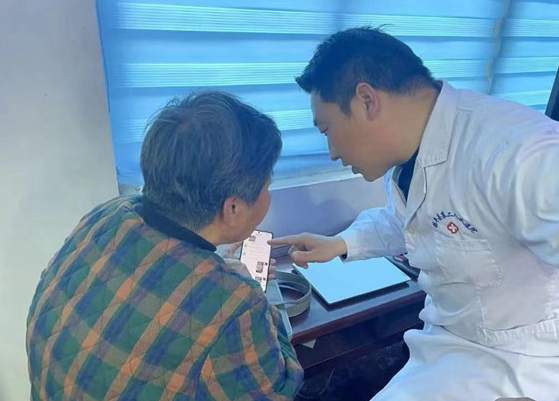 走基层  送健康  镇平二院专家到县老干部局为“老年大学”授课