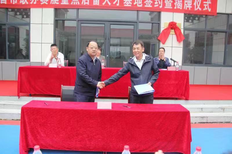 河南省市联办赛艇重点后备人才基地签约暨揭牌仪式在南阳水上运动训练中心举行