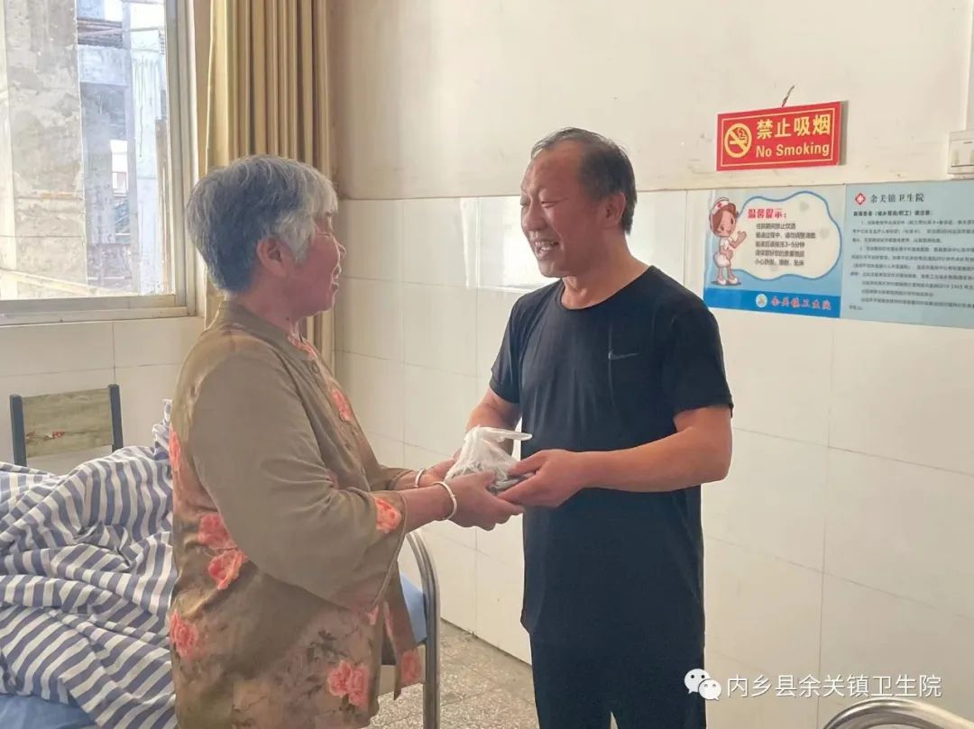 端午送温情 病房飘粽香——余关镇卫生院开展端午节送温暖活动