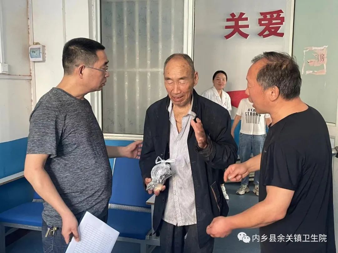 端午送温情 病房飘粽香——余关镇卫生院开展端午节送温暖活动
