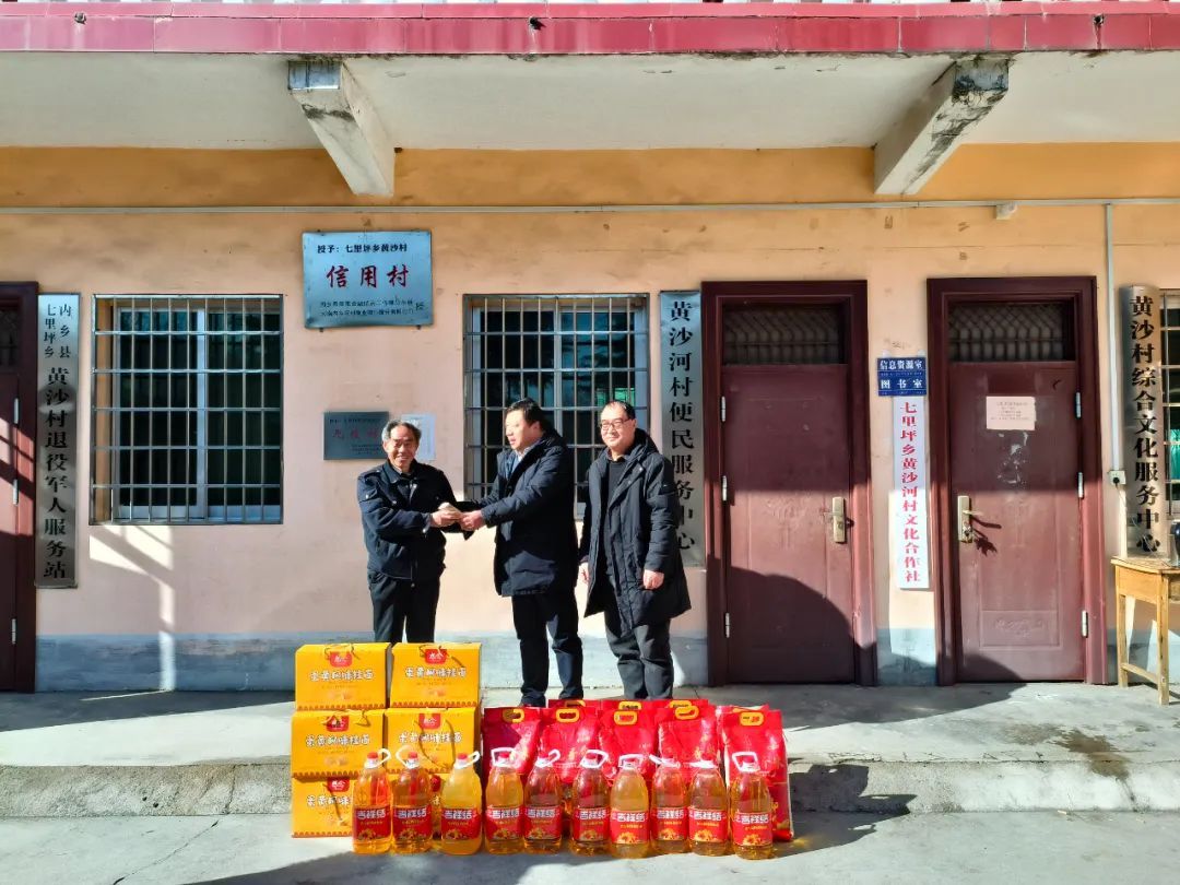 南阳医专二附院院长乔泽强一行赴定点帮扶村走访慰问