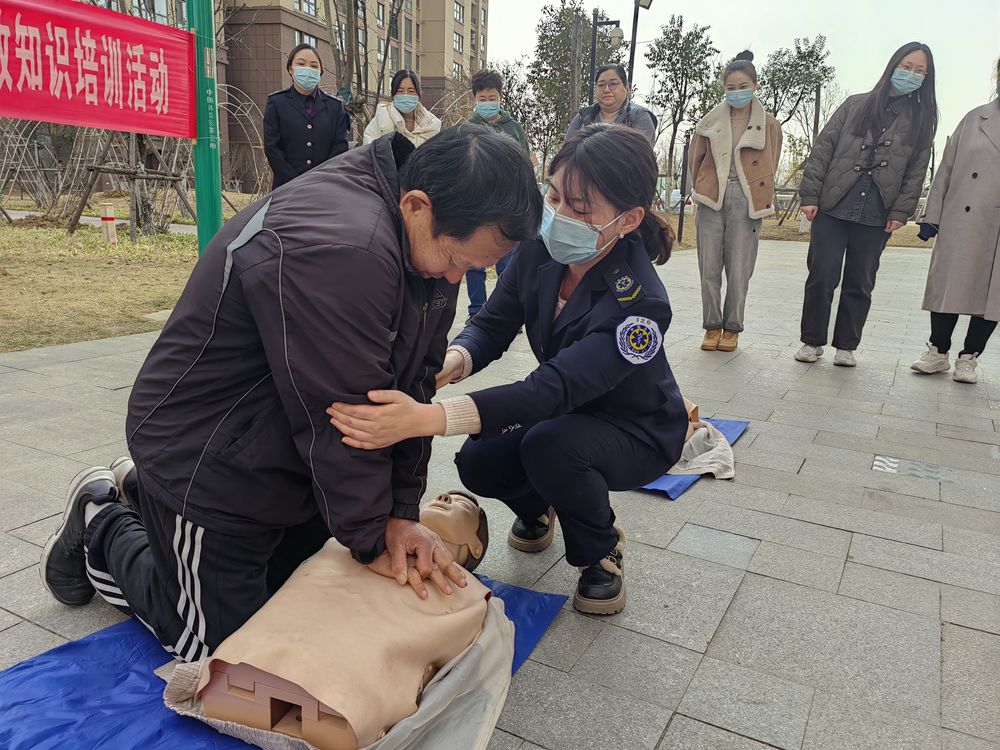南阳市紧急医疗救援中心开展“巾帼守护 ‘救’在身边”急救知识培训活动
