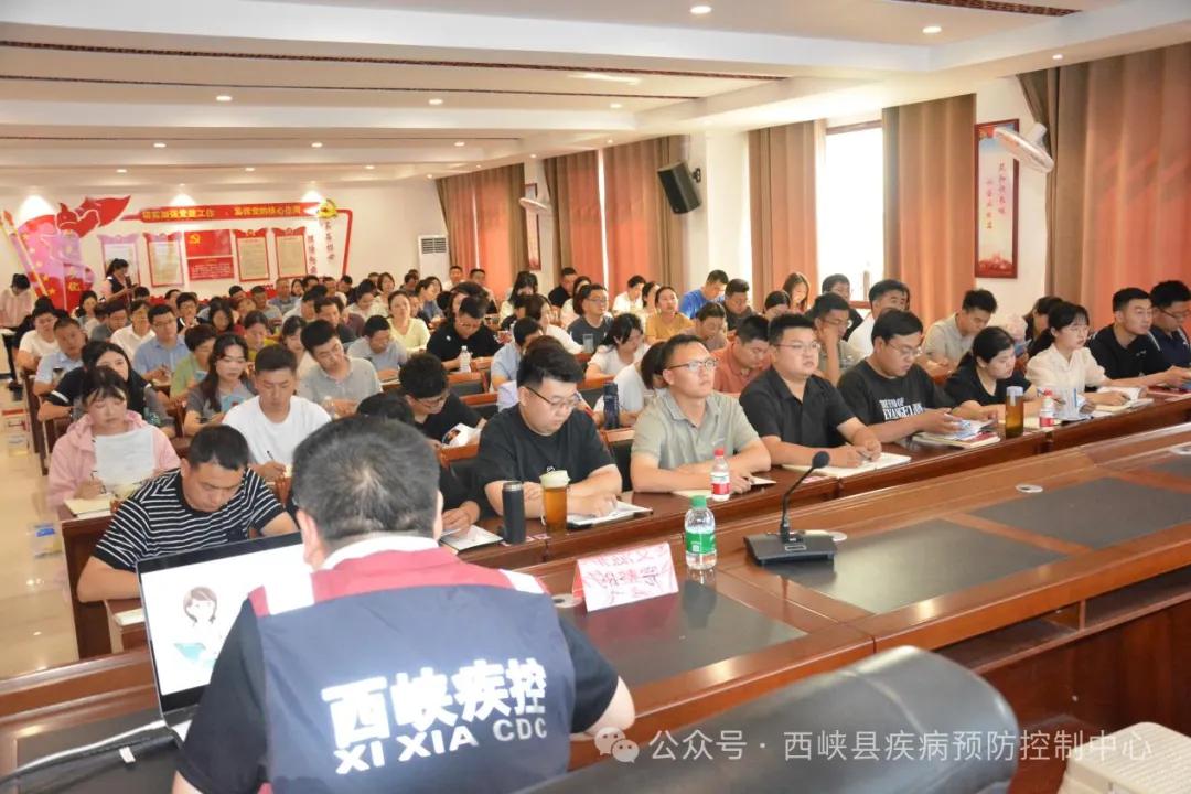 凝聚社会力量  合力共抗艾滋——西峡县疾控中心开展艾滋病防治宣传教育进党校活动