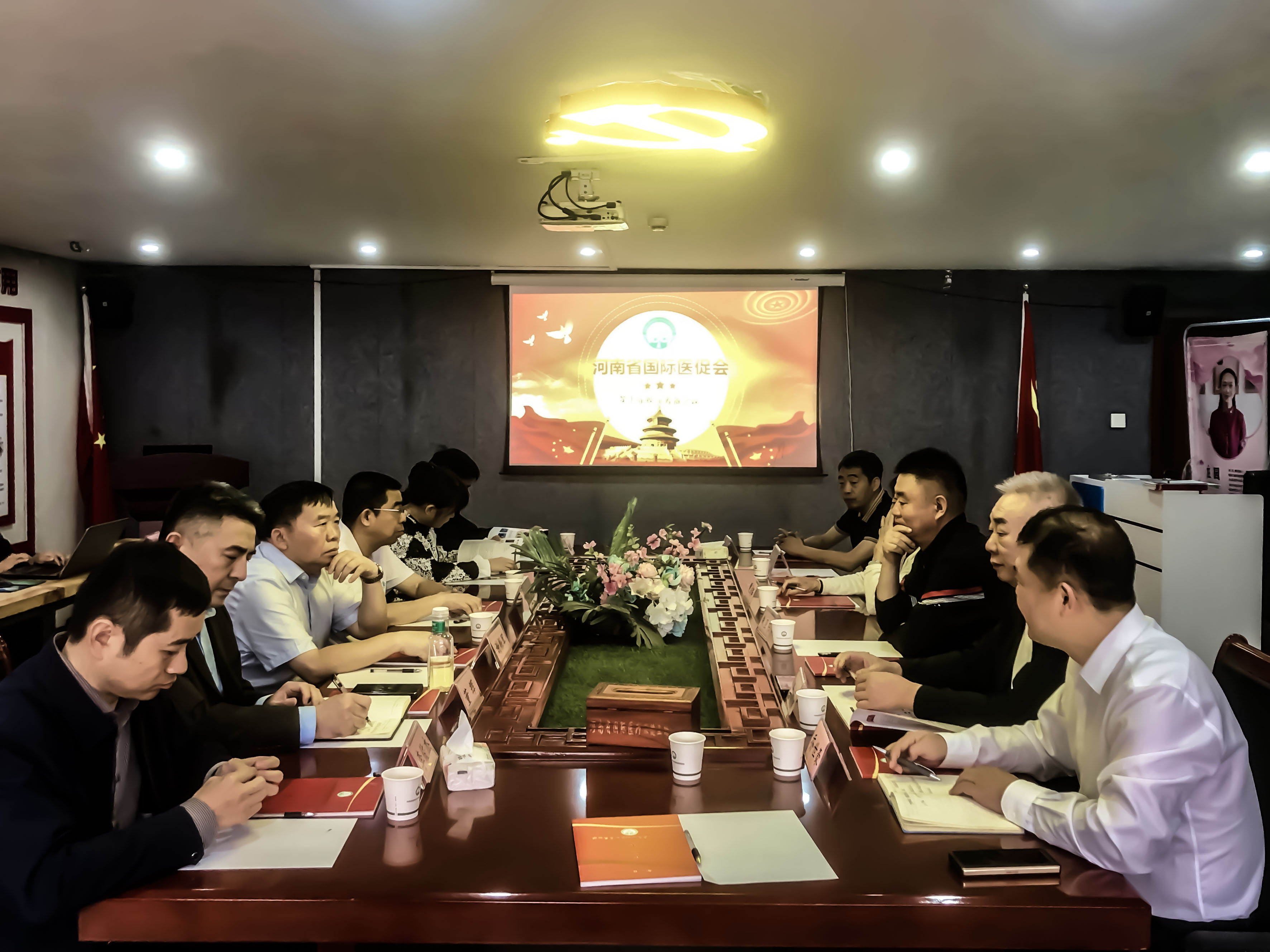 河南省国际医促会第七届换届筹备会圆满召开 ：樊成华和樊璠出席会议