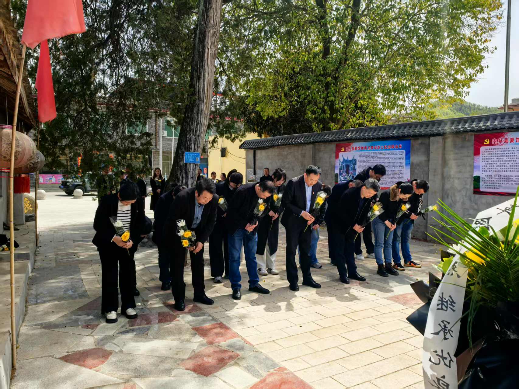 内乡县夏馆镇卫生院开展“5+N”主题党日：缅怀英烈践初心，医心向党护健康