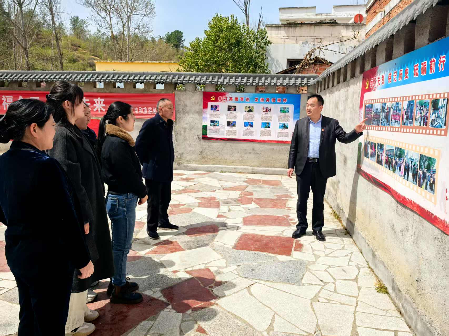 内乡县夏馆镇卫生院开展“5+N”主题党日：缅怀英烈践初心，医心向党护健康