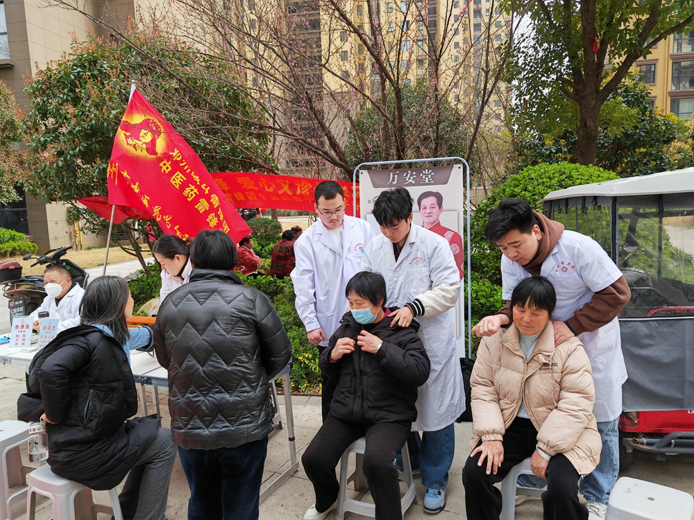 传承雷锋精神 践行大医精诚——南阳科技职业学院"学雷锋·健康惠民"志愿服务活动纪实