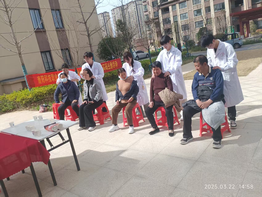 传承雷锋精神 践行大医精诚——南阳科技职业学院"学雷锋·健康惠民"志愿服务活动纪实