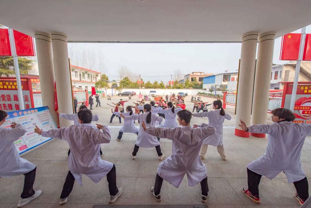 传承雷锋精神 践行大医精诚——南阳科技职业学院"学雷锋·健康惠民"志愿服务活动纪实