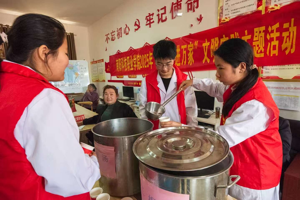传承雷锋精神 践行大医精诚——南阳科技职业学院"学雷锋·健康惠民"志愿服务活动纪实