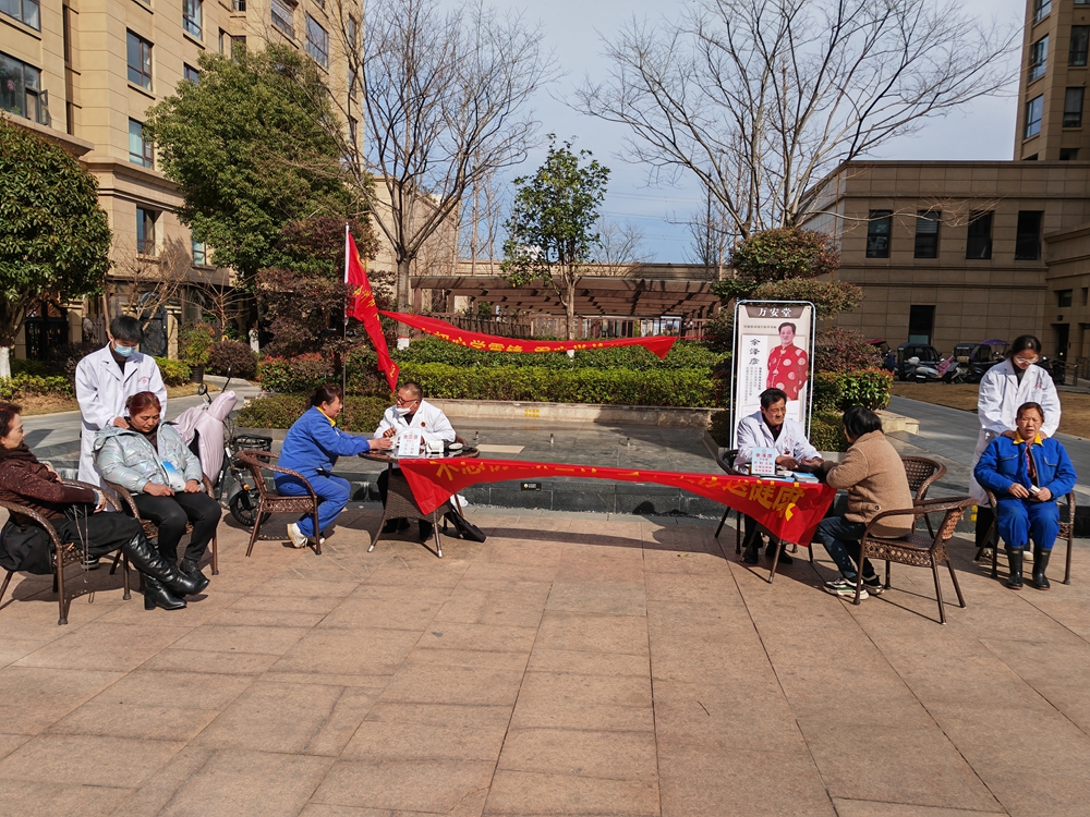 传承雷锋精神 践行大医精诚——南阳科技职业学院"学雷锋·健康惠民"志愿服务活动纪实