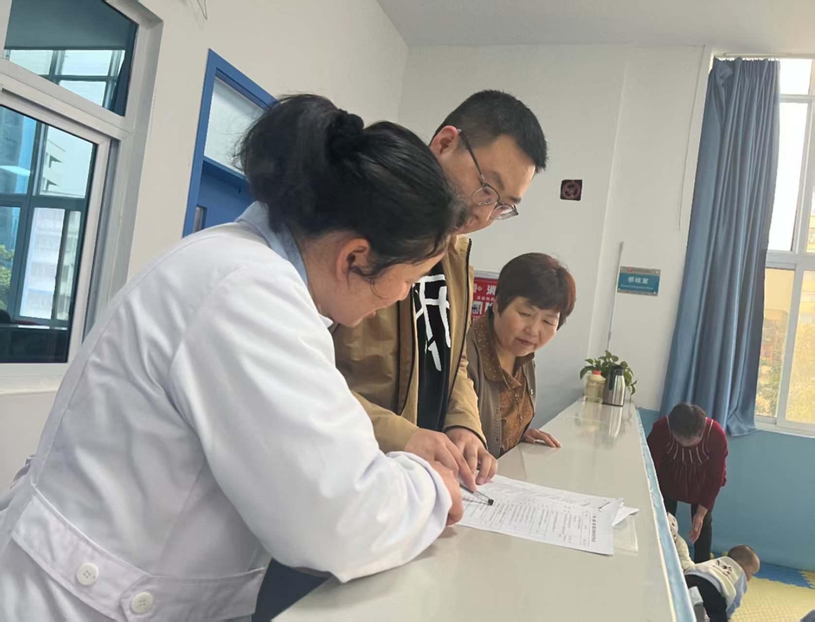 内乡县残疾人康复技术专家组莅临内乡县妇幼保健院儿童康复科检查指导工作