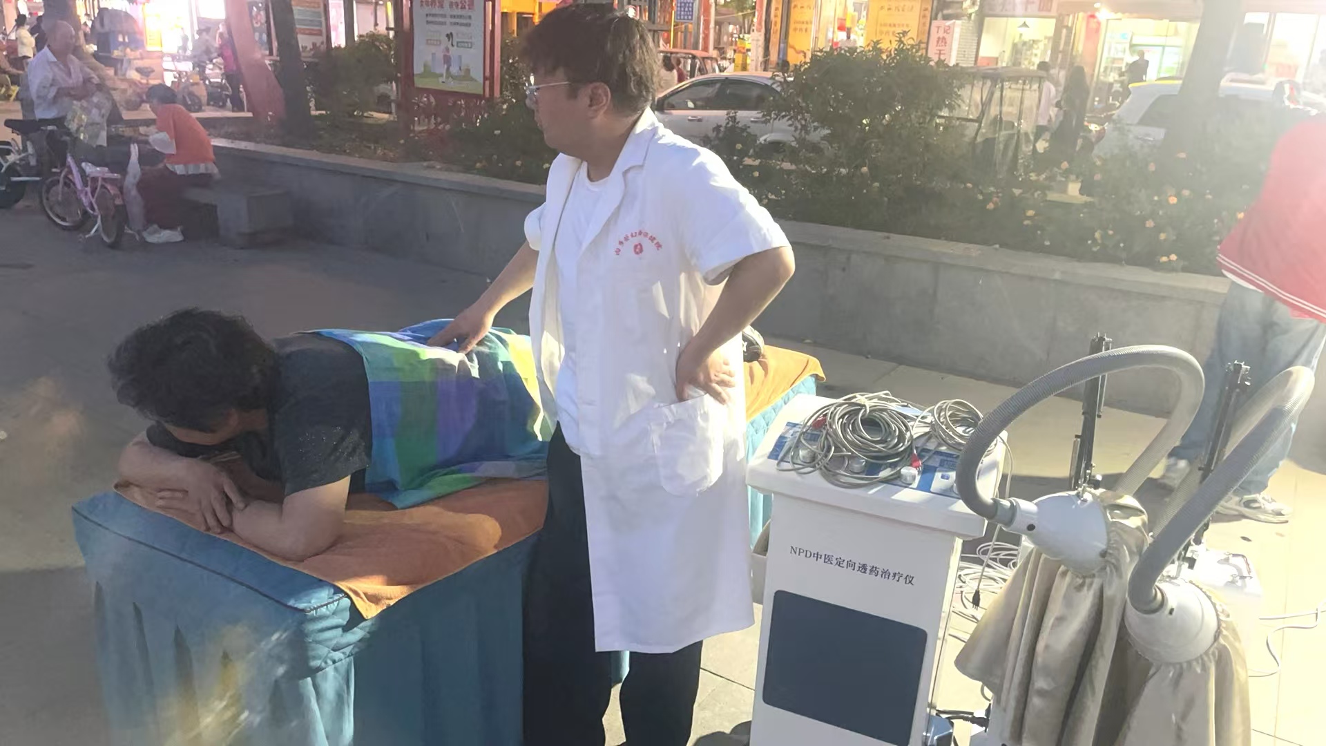 内乡县妇幼保健院“中医药文化夜市”点亮健康夜生活 