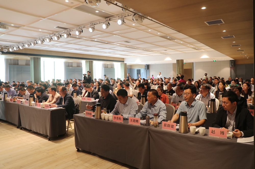 忠诚担当　砥砺前行——南阳市召开２０２５年全市疾控、行政审批工作会议