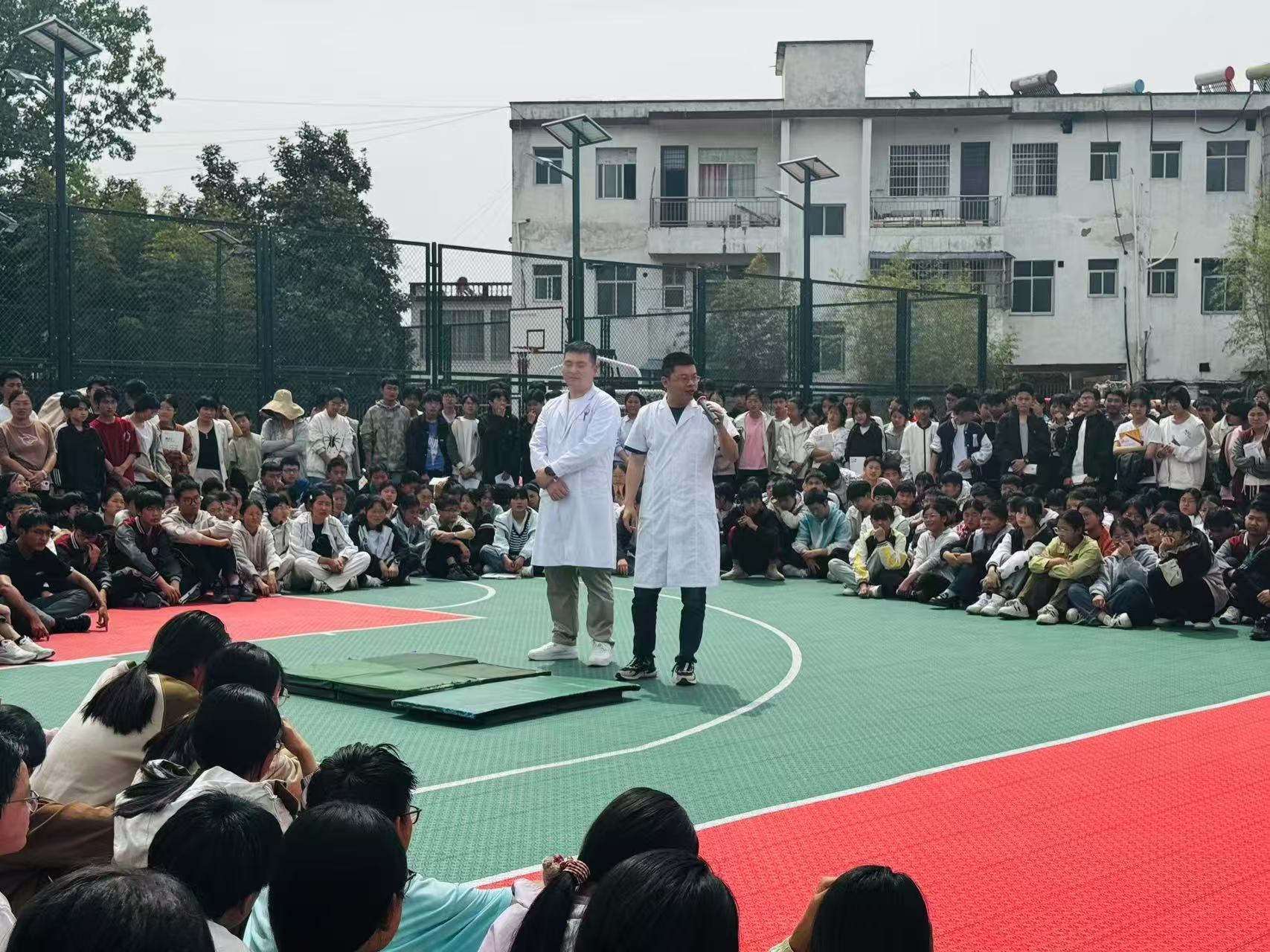 内乡县夏镇卫生院走进夏馆初级中学开展防溺水急救演练